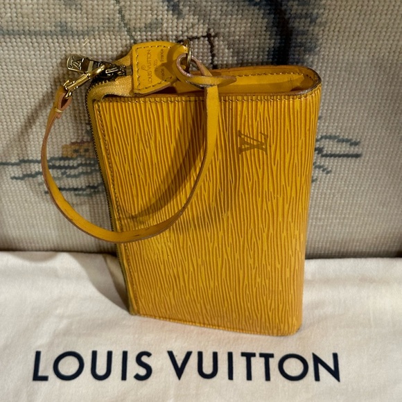 Louis Vuitton Epi Pochette with COA Code AR 1904 - Picture 8 of 14
